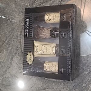 MEN'S  SHAVING SET NEW